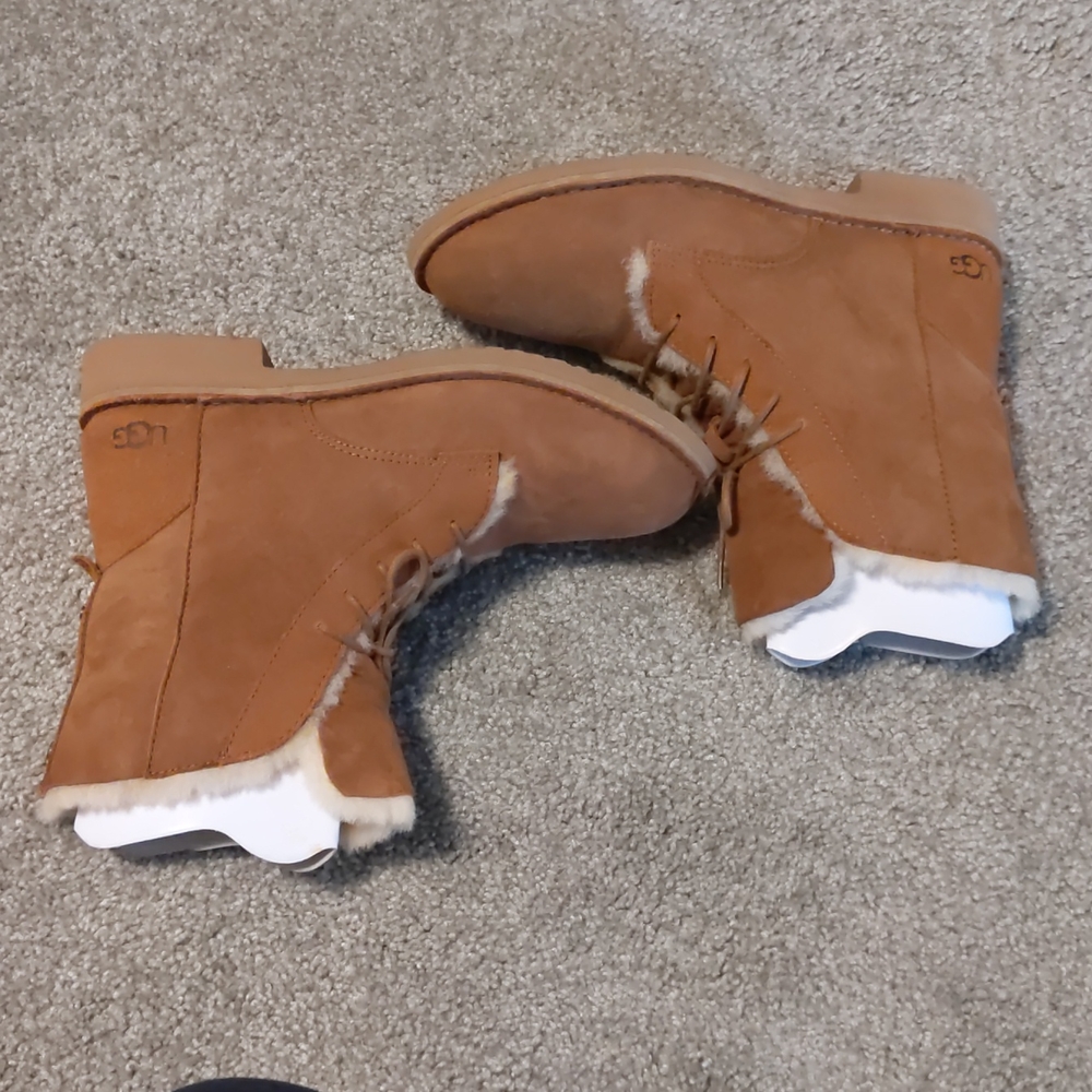 NWT UGG Quincy Shearling Lined Boot - Picture 10 of 16